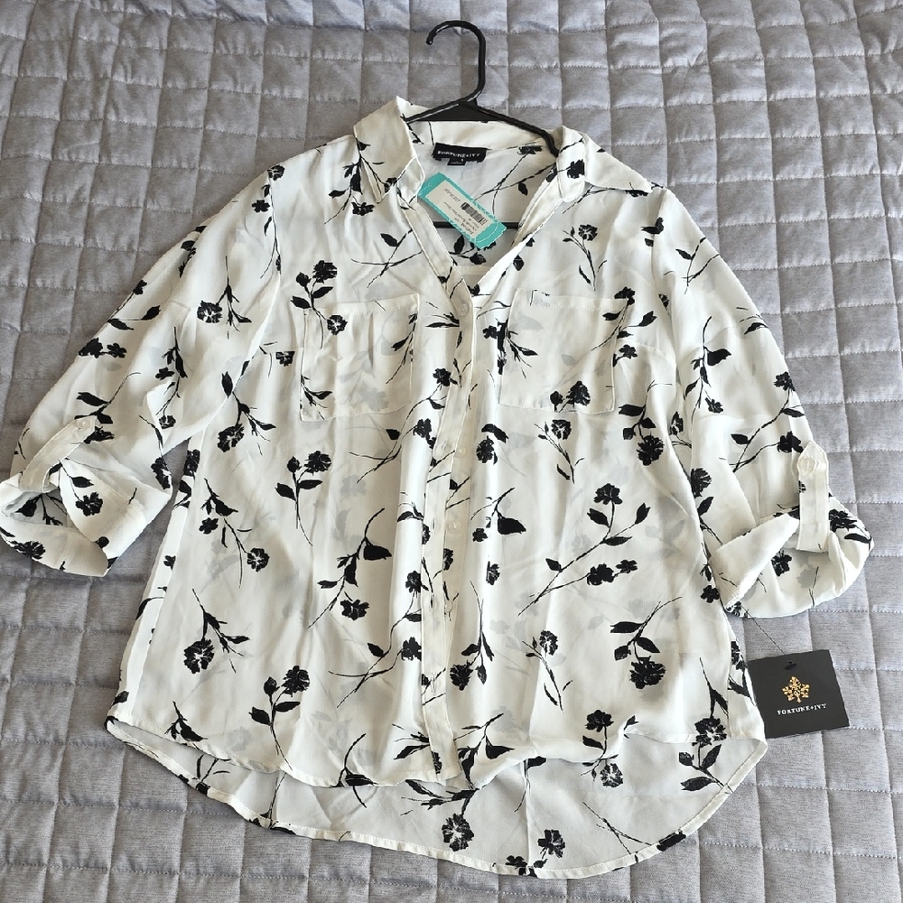 Fortune + Ivy Women's Black and White Floral Blouse